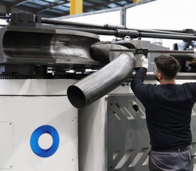 Csõhajlító gépek