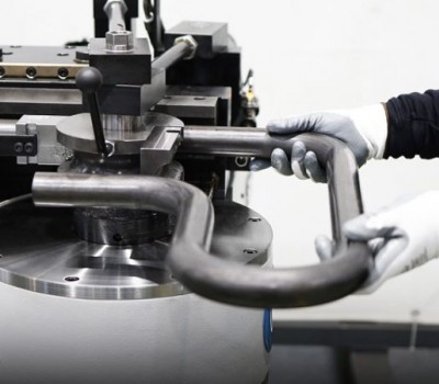 Csõvég megmunkáló gépek